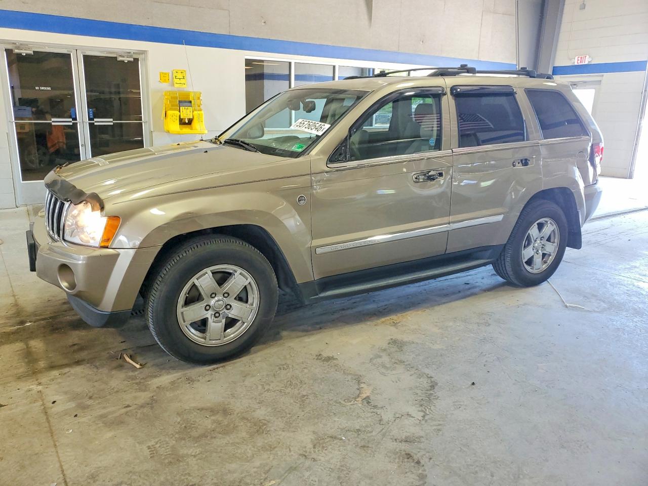 Salvage Jeep Cherokee Image