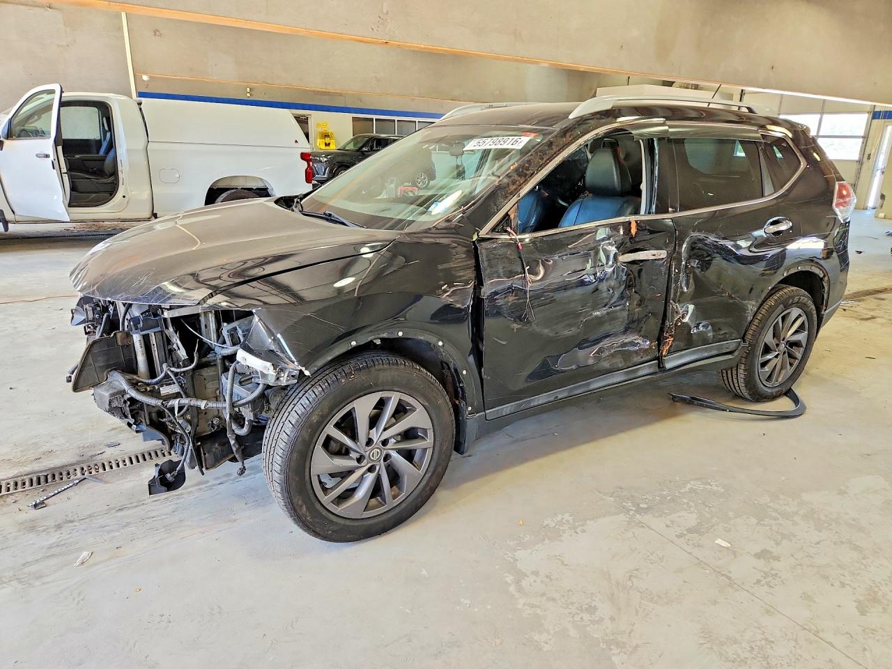 Salvage Nissan Rogue Image