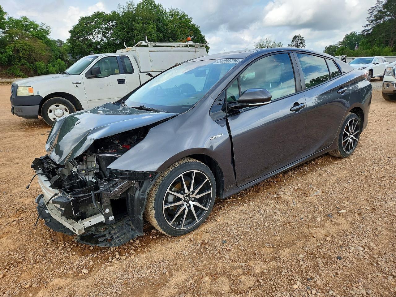 Salvage Toyota Prius Image