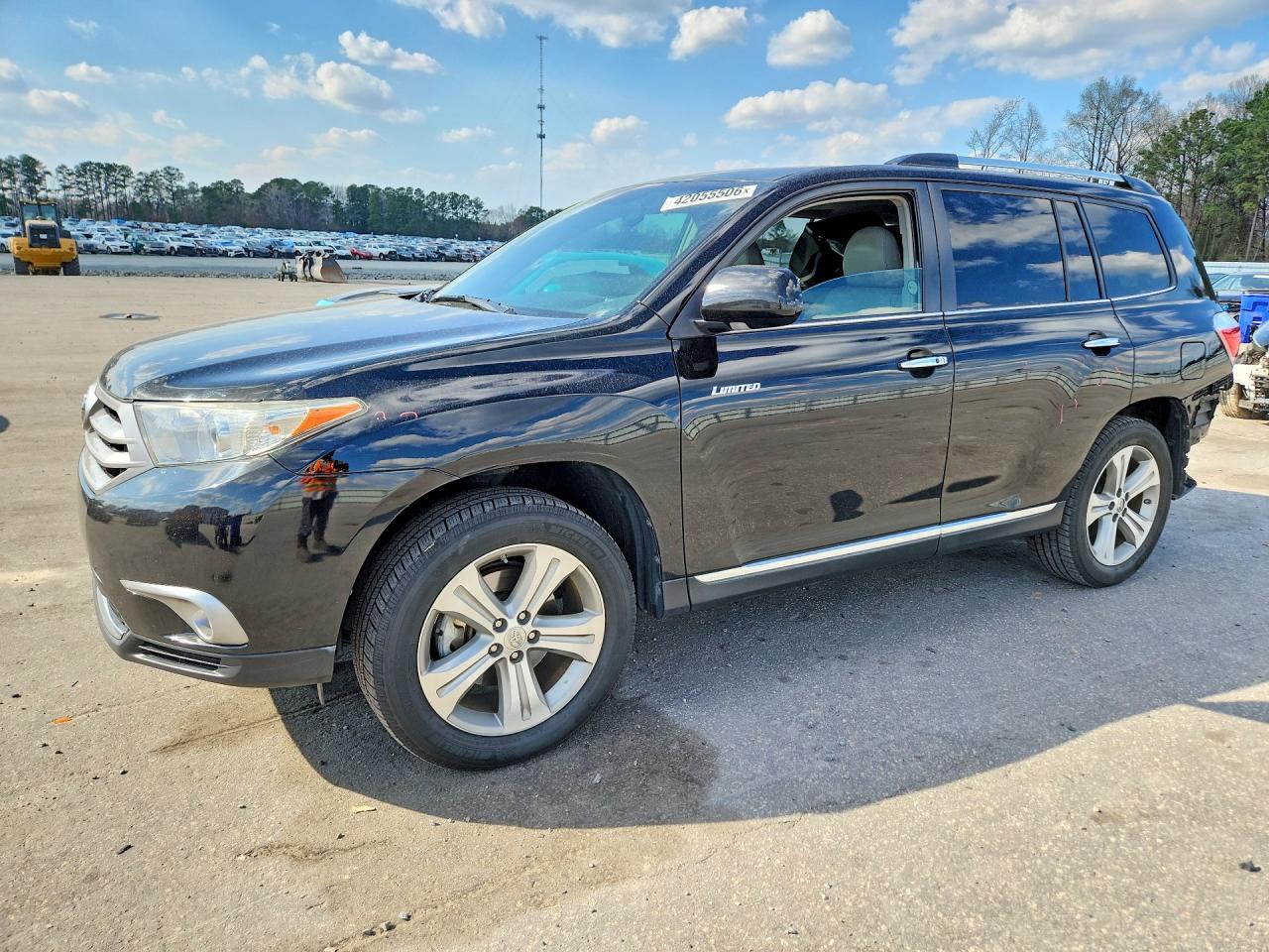 Salvage Toyota Highlander Image