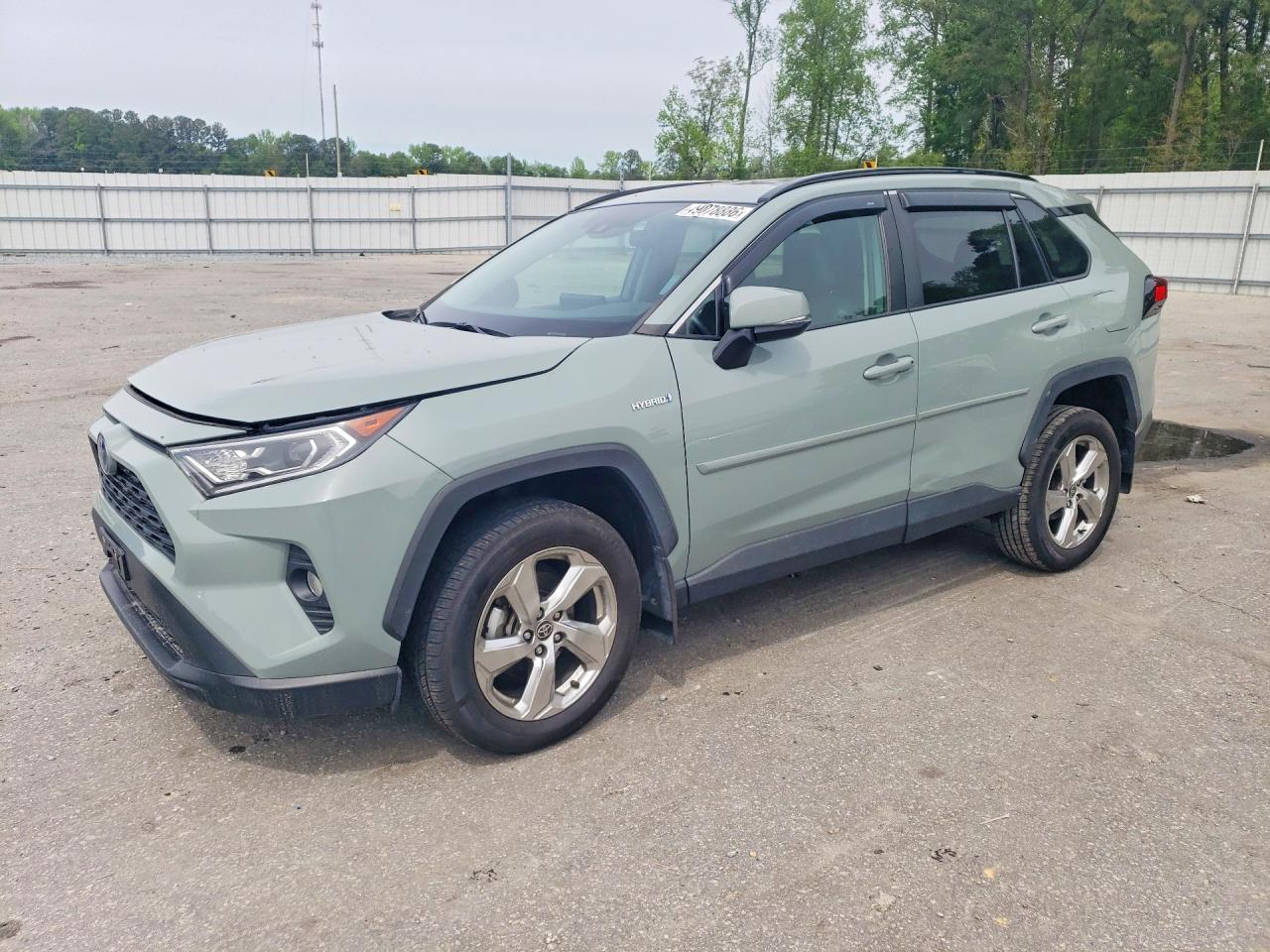 Salvage Toyota RAV4 Image