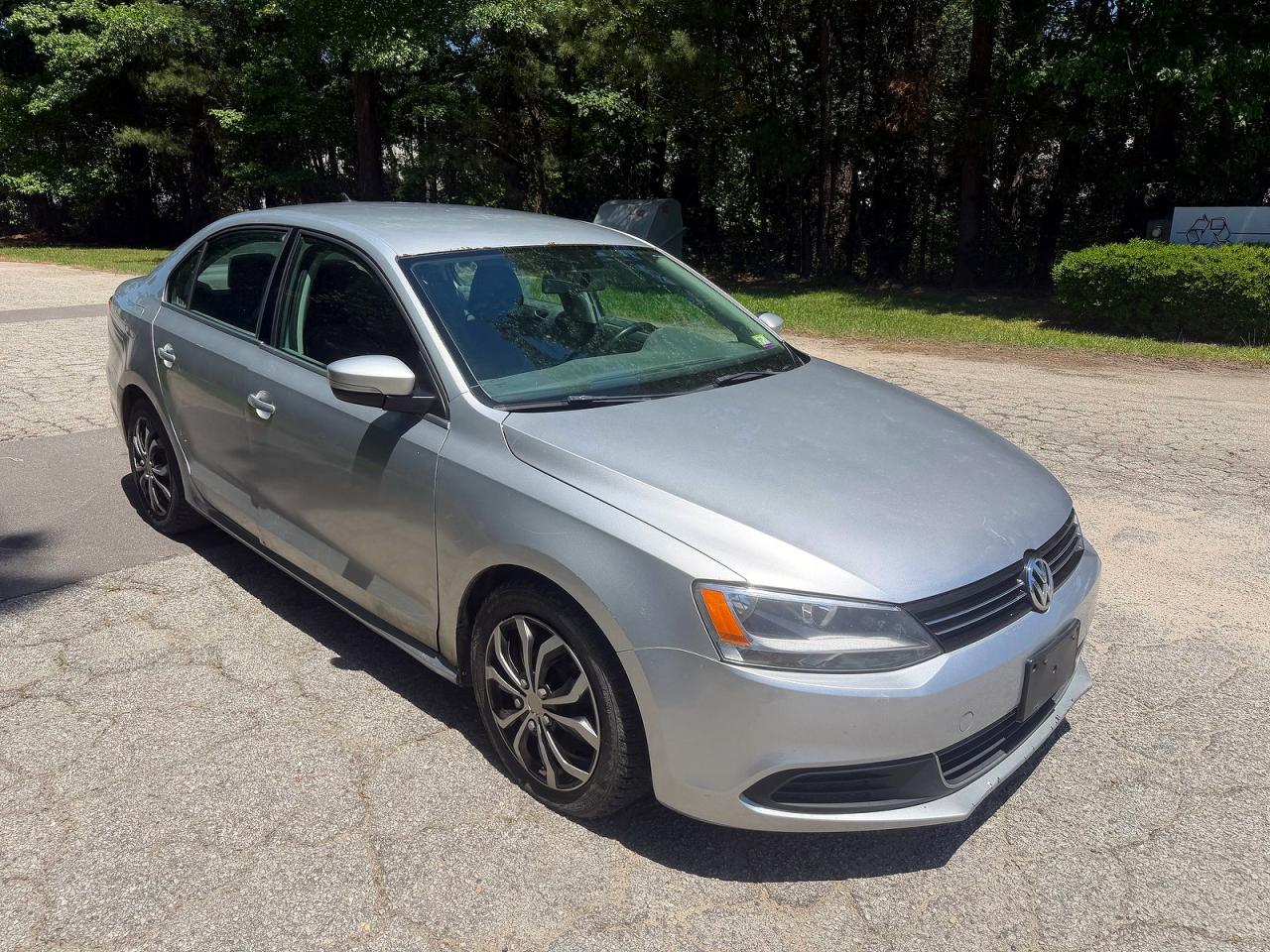 Salvage Volkswagen Jetta Image