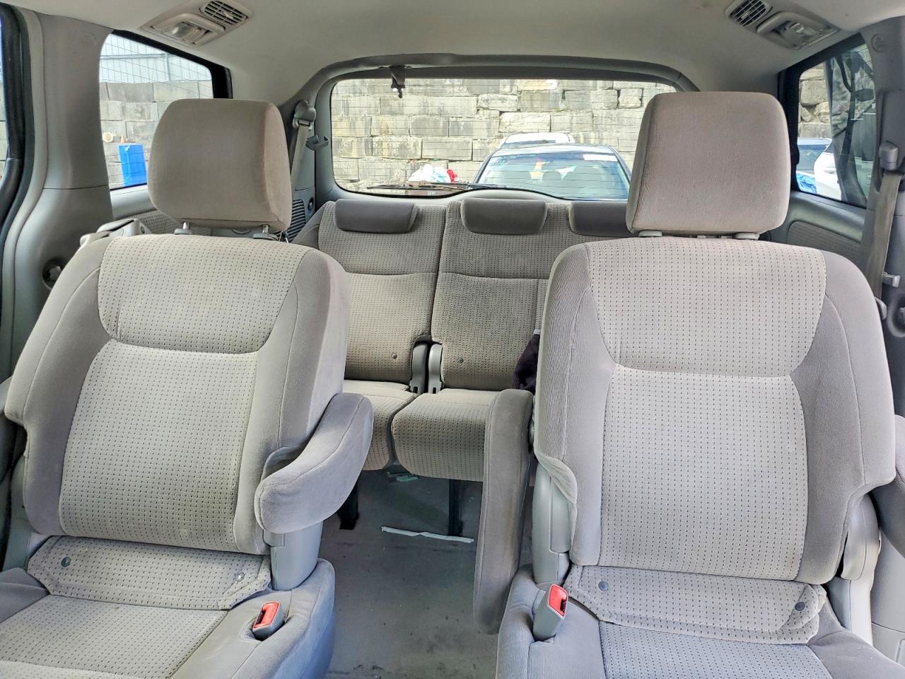 Toyota Sienna Le 7-passenger