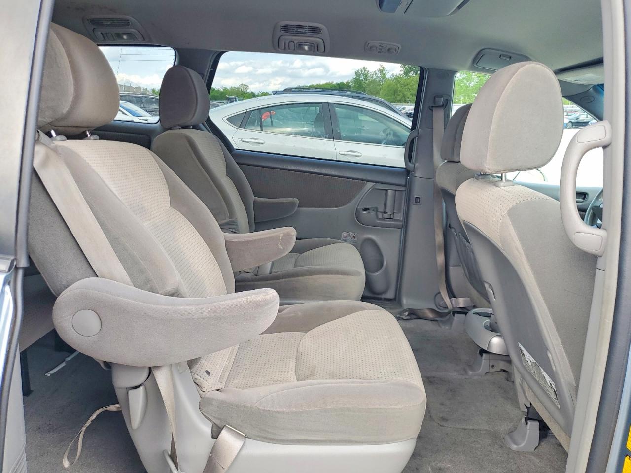 Toyota Sienna Le 7-passenger