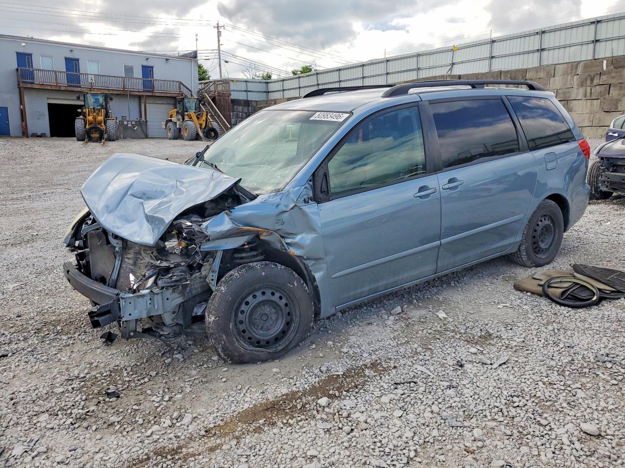 Salvage Toyota Sienna Image