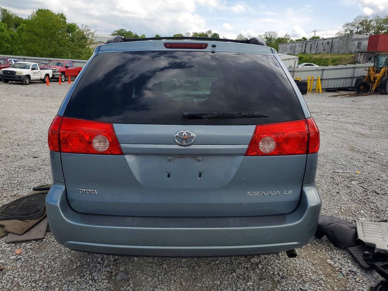 Toyota Sienna Le 7-passenger