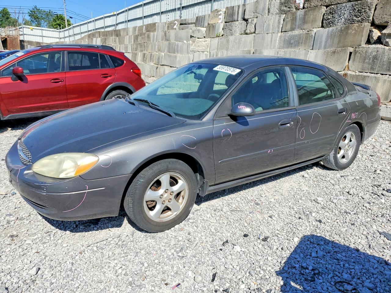 Salvage Ford Taurus Image