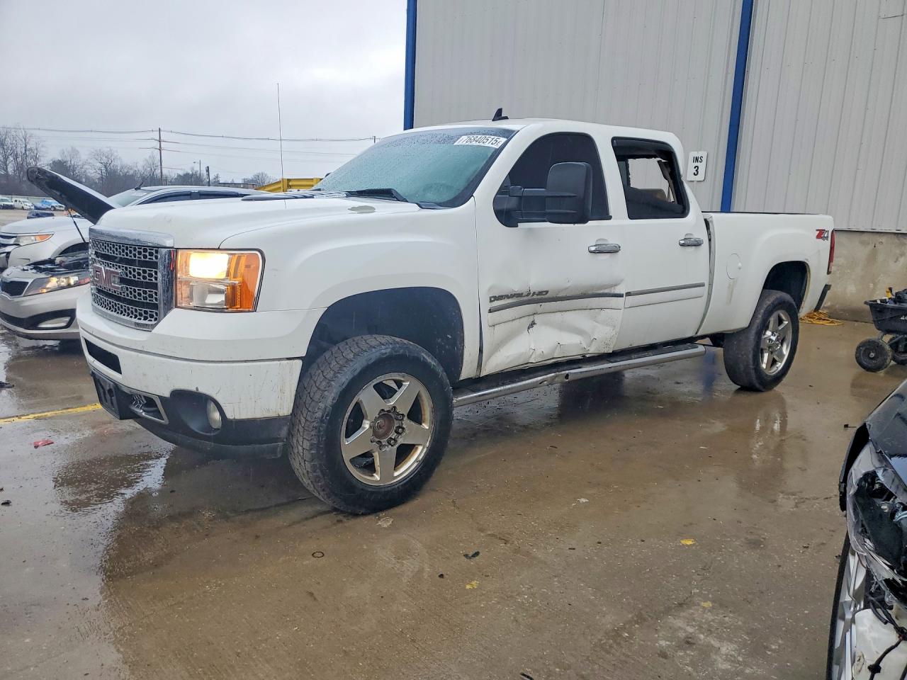 Salvage GMC Sierra Image