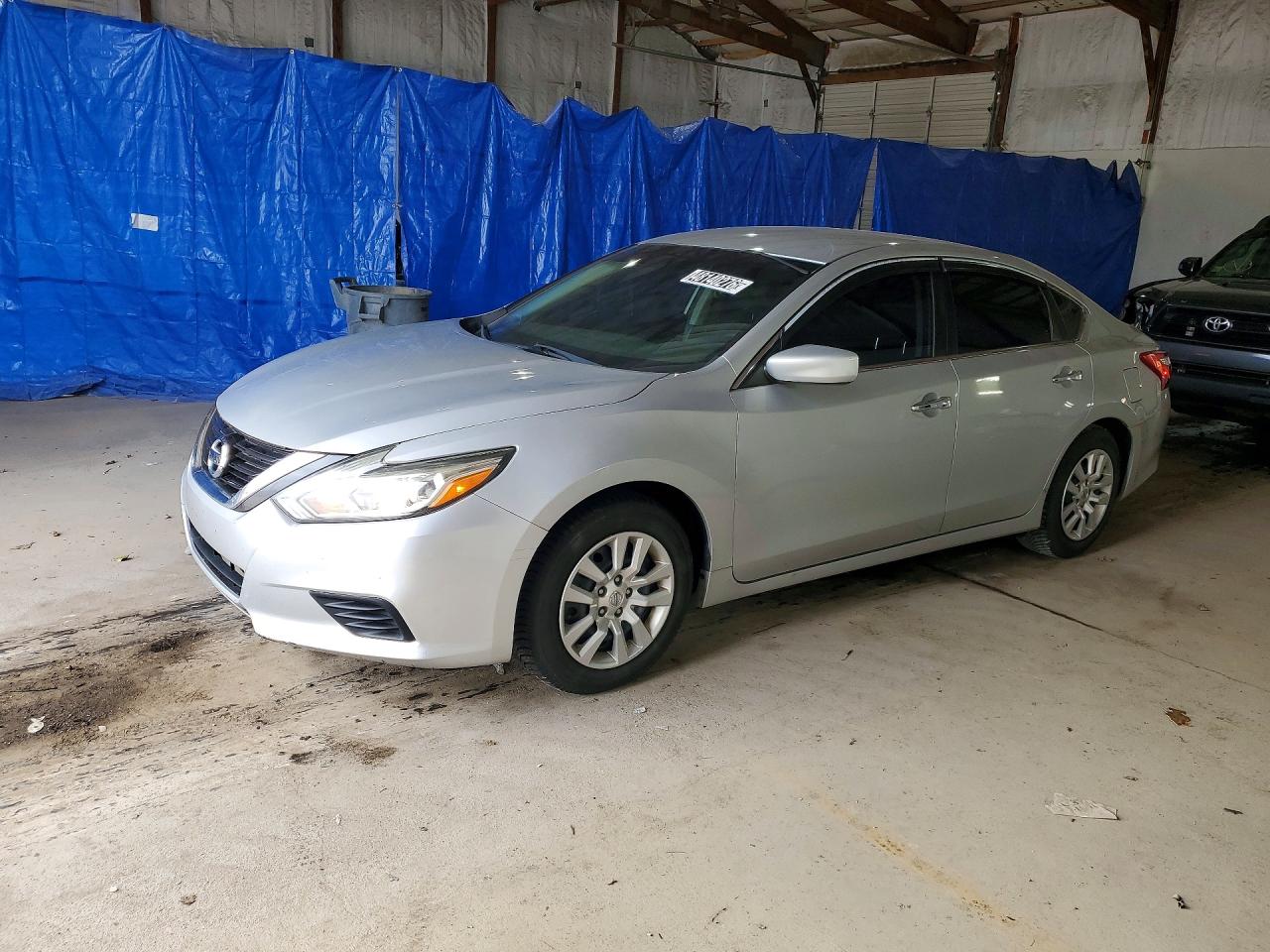 Salvage Nissan Altima Image
