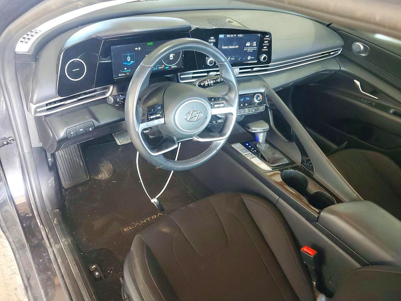 Hyundai ELANTRA Sel