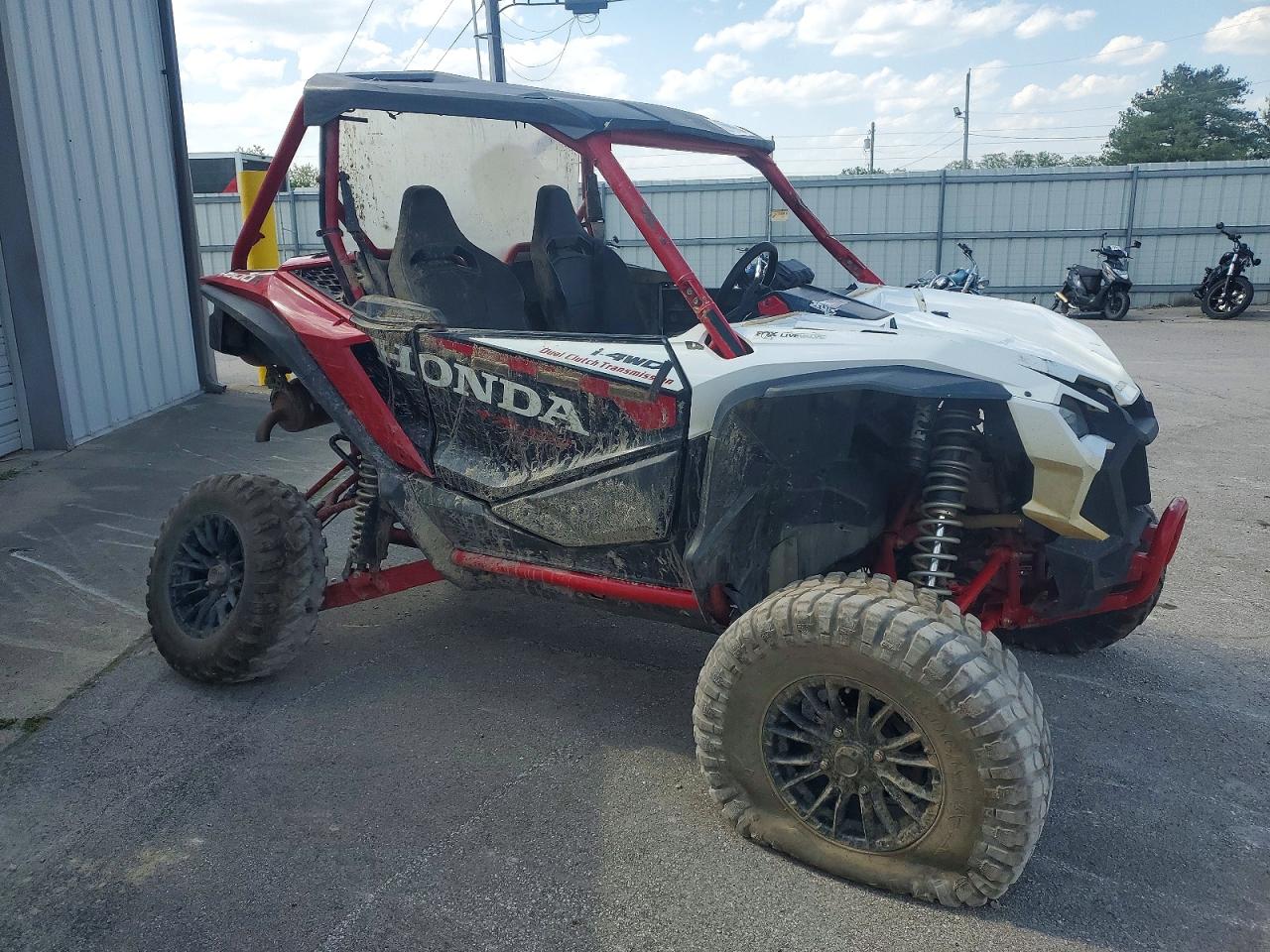 Salvage Honda Sxs1000 Image