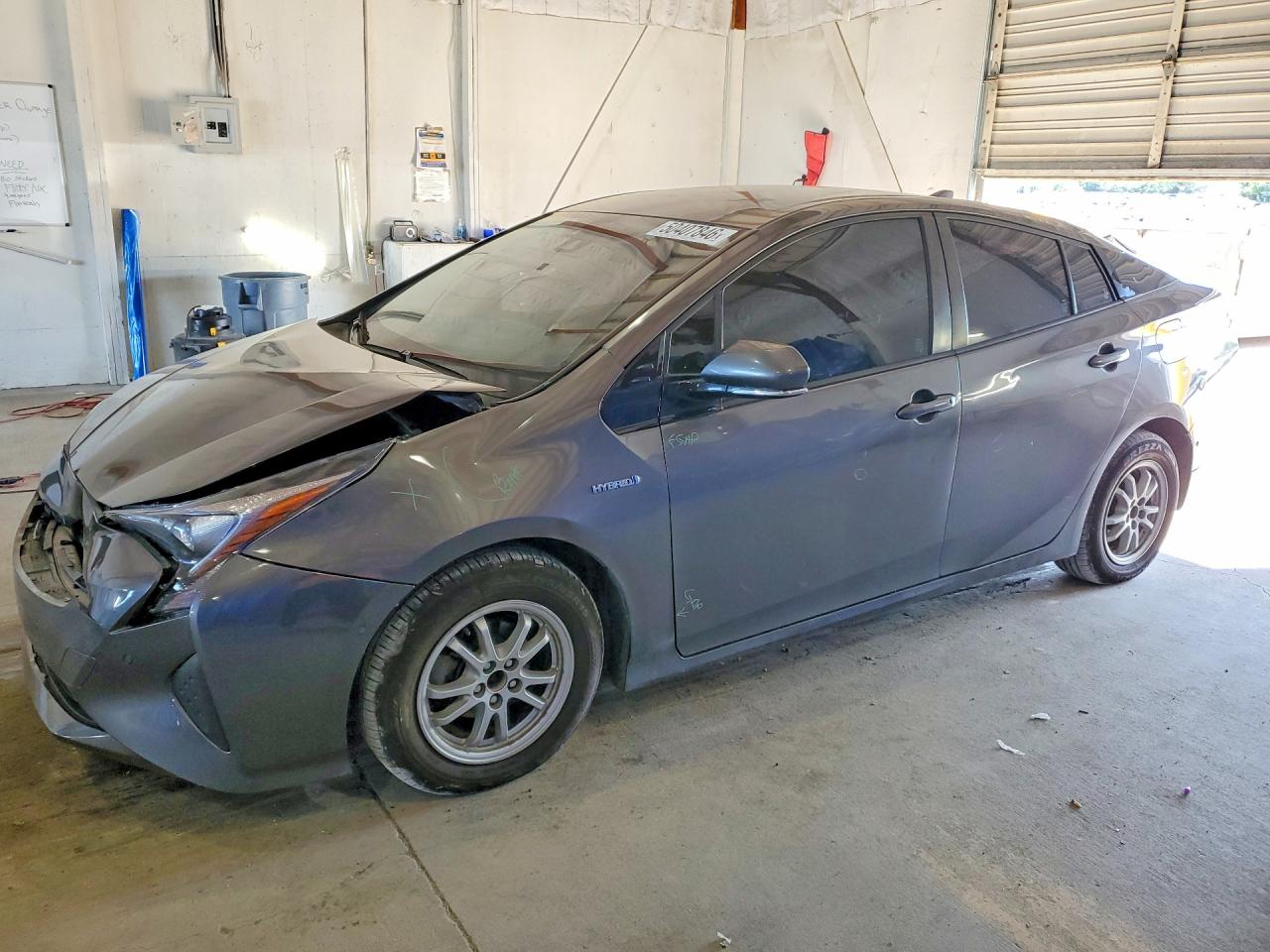Salvage Toyota Prius Image