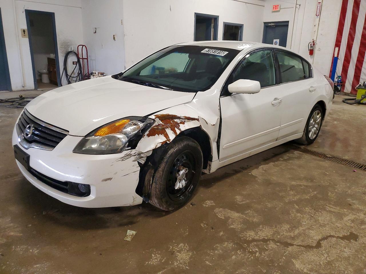 Salvage Nissan Altima Image