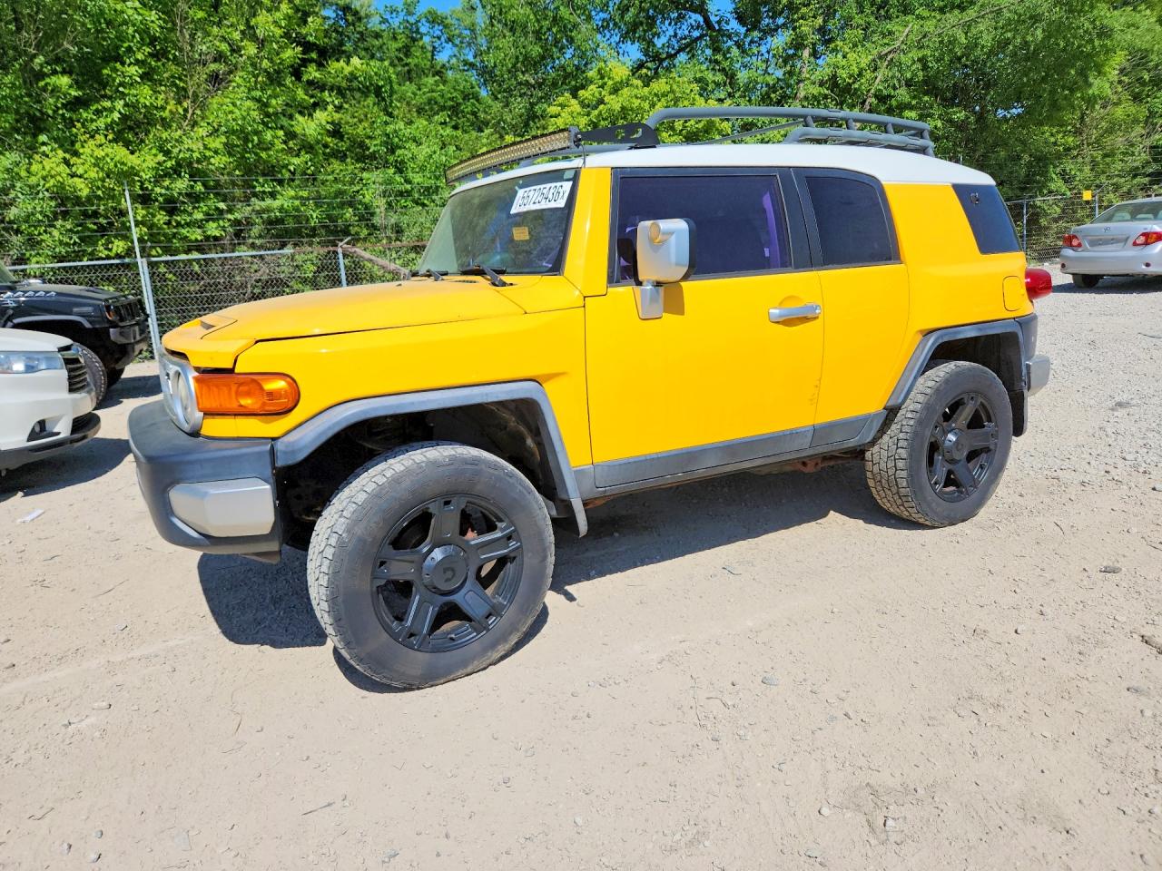 Salvage Toyota FJ Cruiser Image