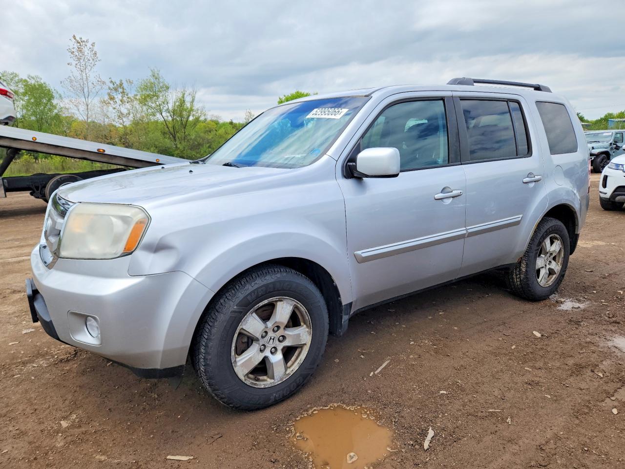 Salvage Honda Pilot Image