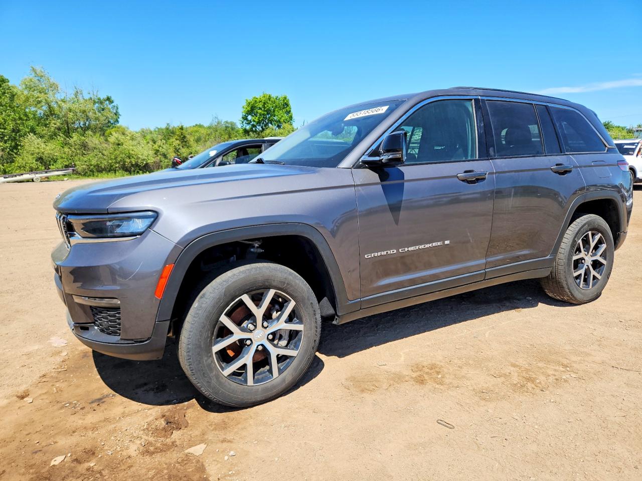 Salvage Jeep Cherokee Image