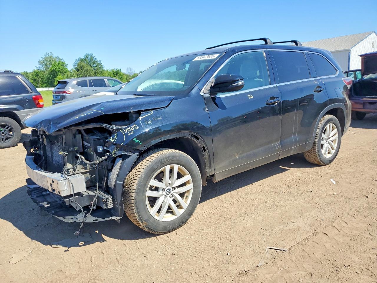 Salvage Toyota Highlander Image