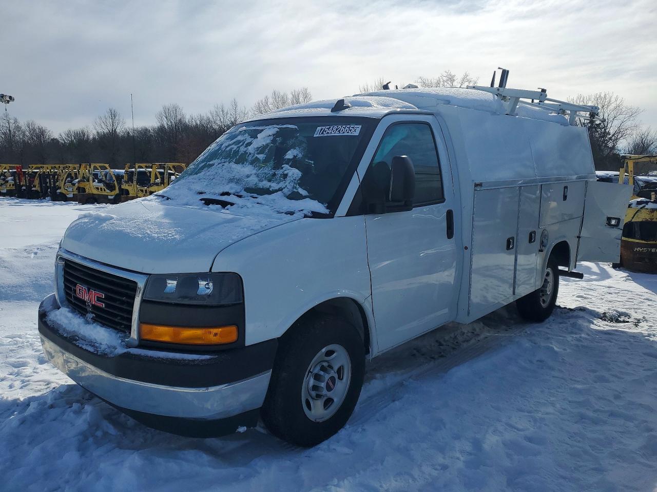 Salvage GMC Savana Image