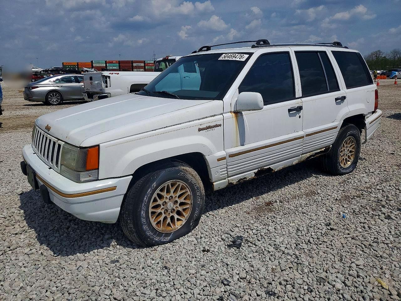 Salvage Jeep Cherokee Image