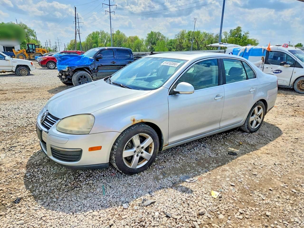 Salvage Volkswagen Jetta Image