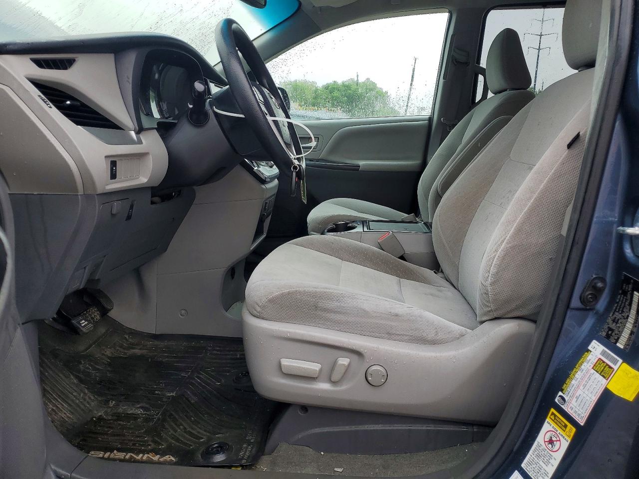 Toyota Sienna Le