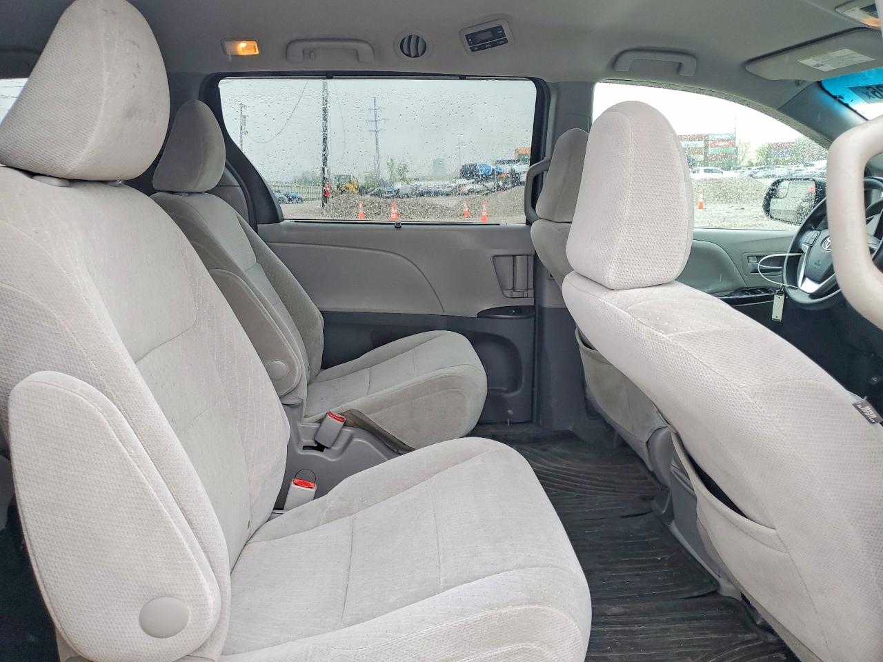 Toyota Sienna Le