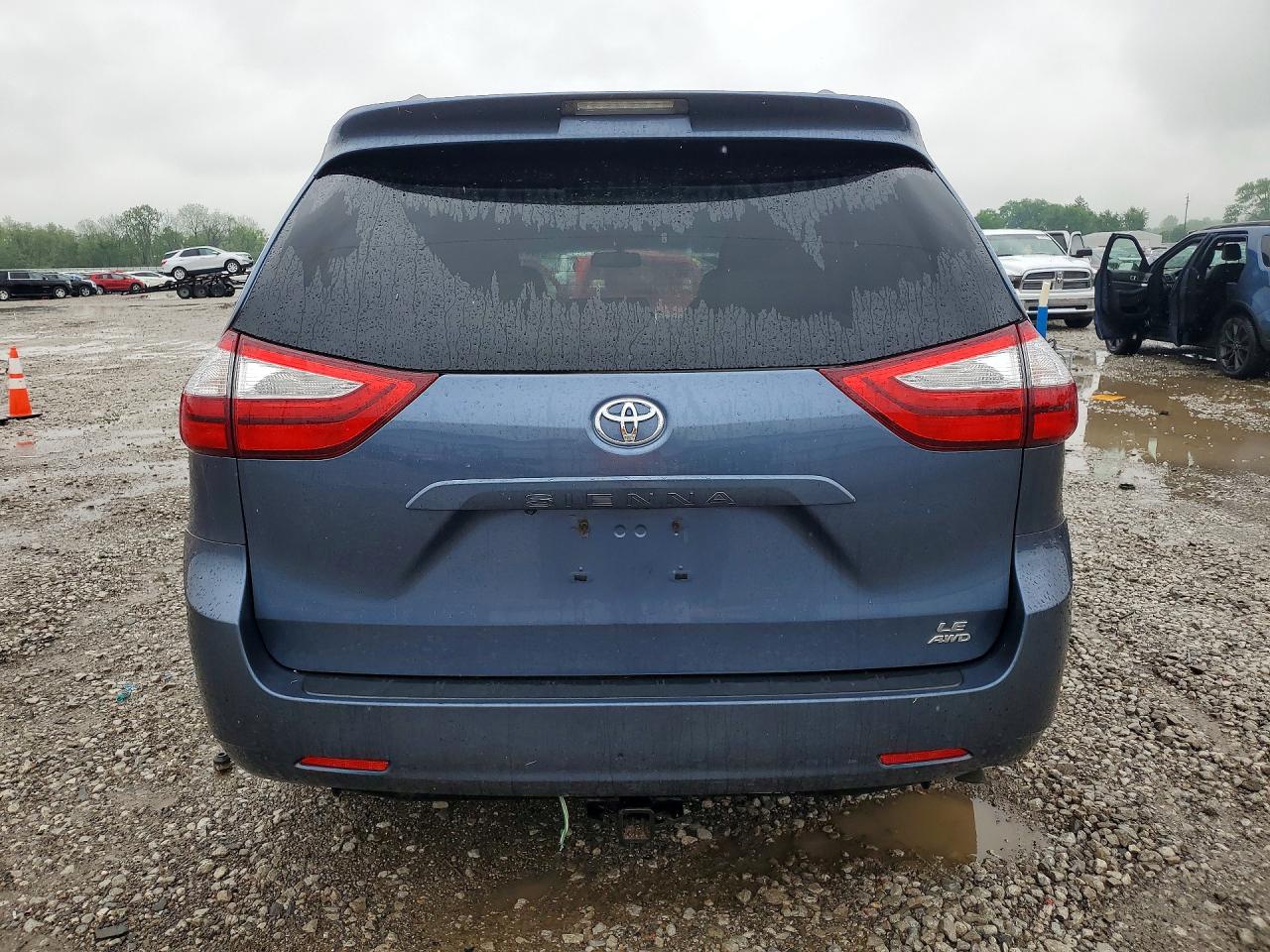 Toyota Sienna Le
