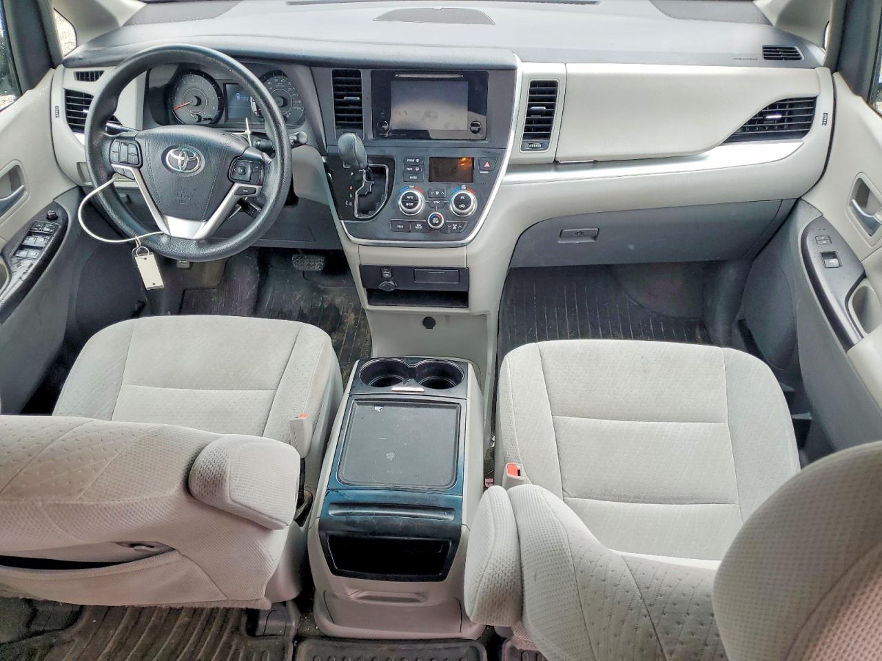 Toyota Sienna Le
