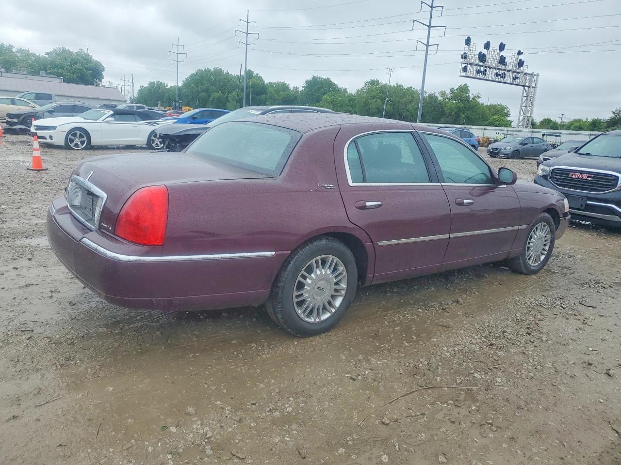 Lincoln Towncar Signature Limited