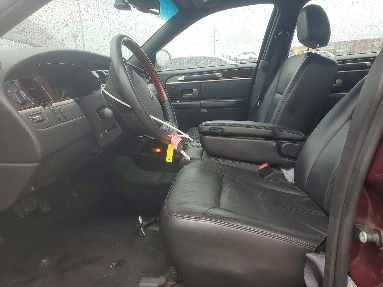 Lincoln Towncar Signature Limited