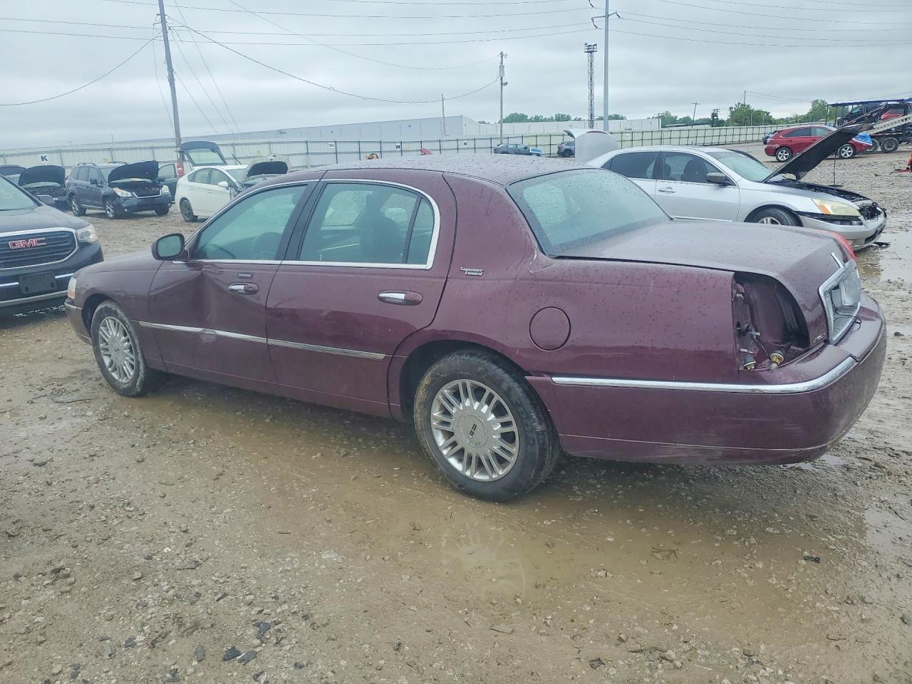 Lincoln Towncar Signature Limited