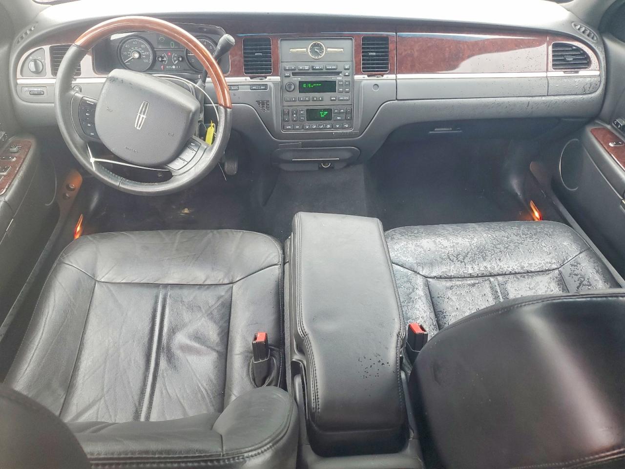 Lincoln Towncar Signature Limited