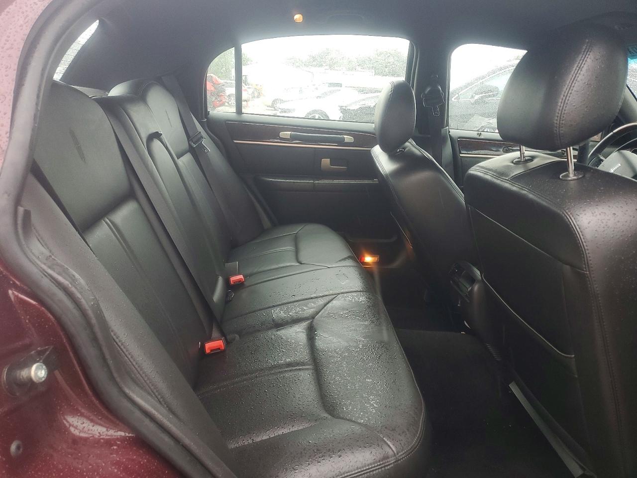 Lincoln Towncar Signature Limited