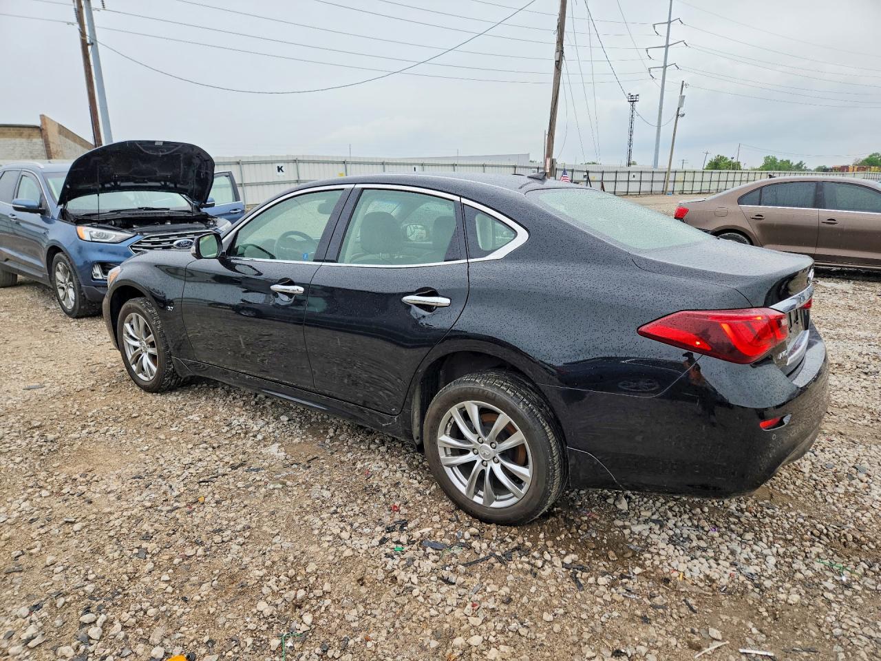INFINITI Q70 3.7
