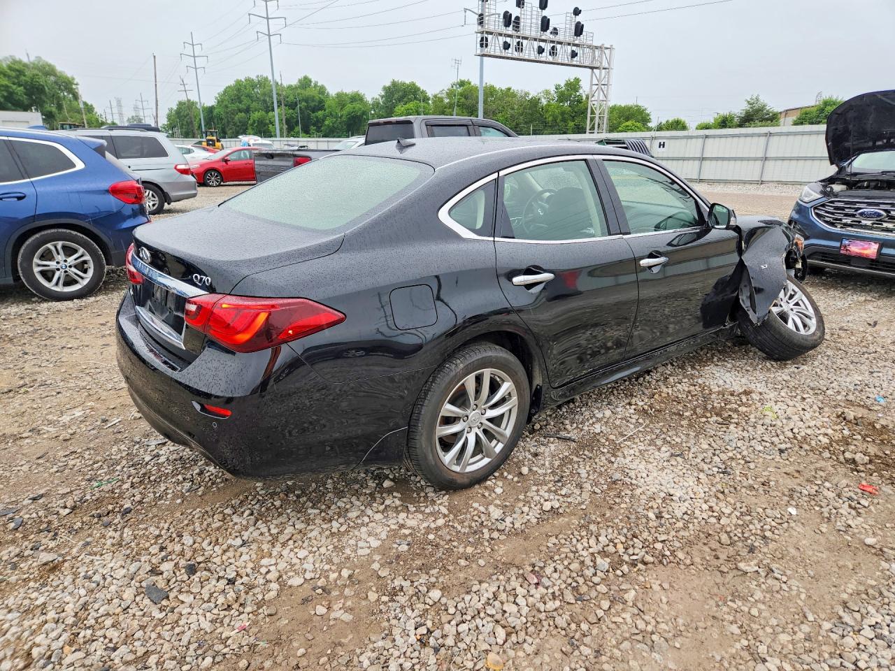 INFINITI Q70 3.7