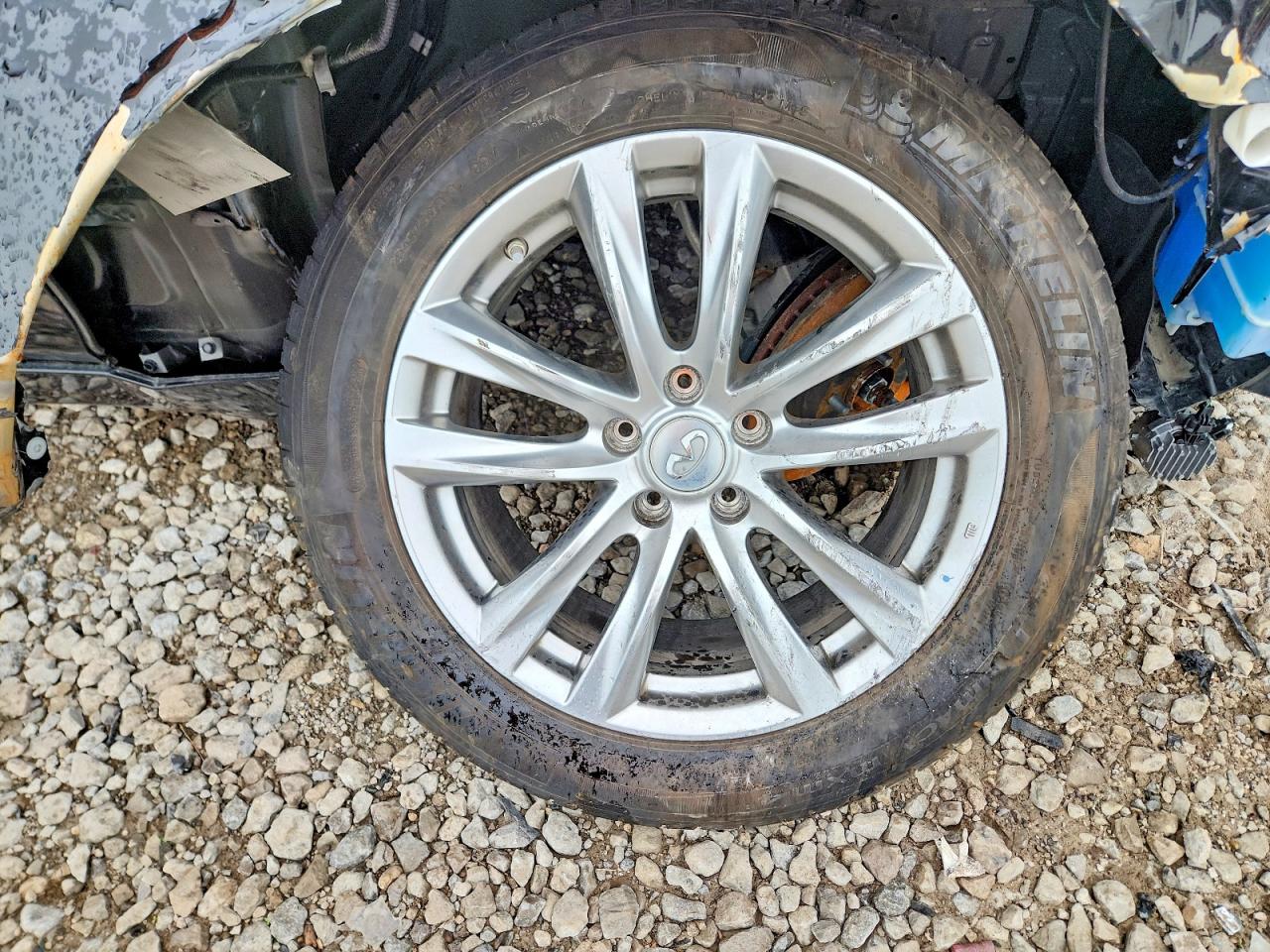 INFINITI Q70 3.7