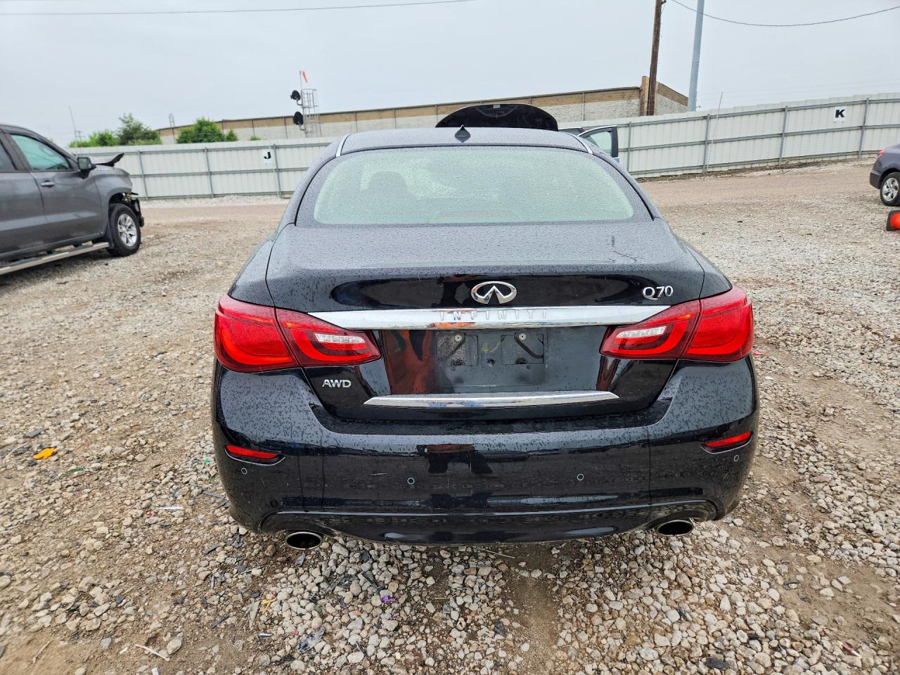 INFINITI Q70 3.7