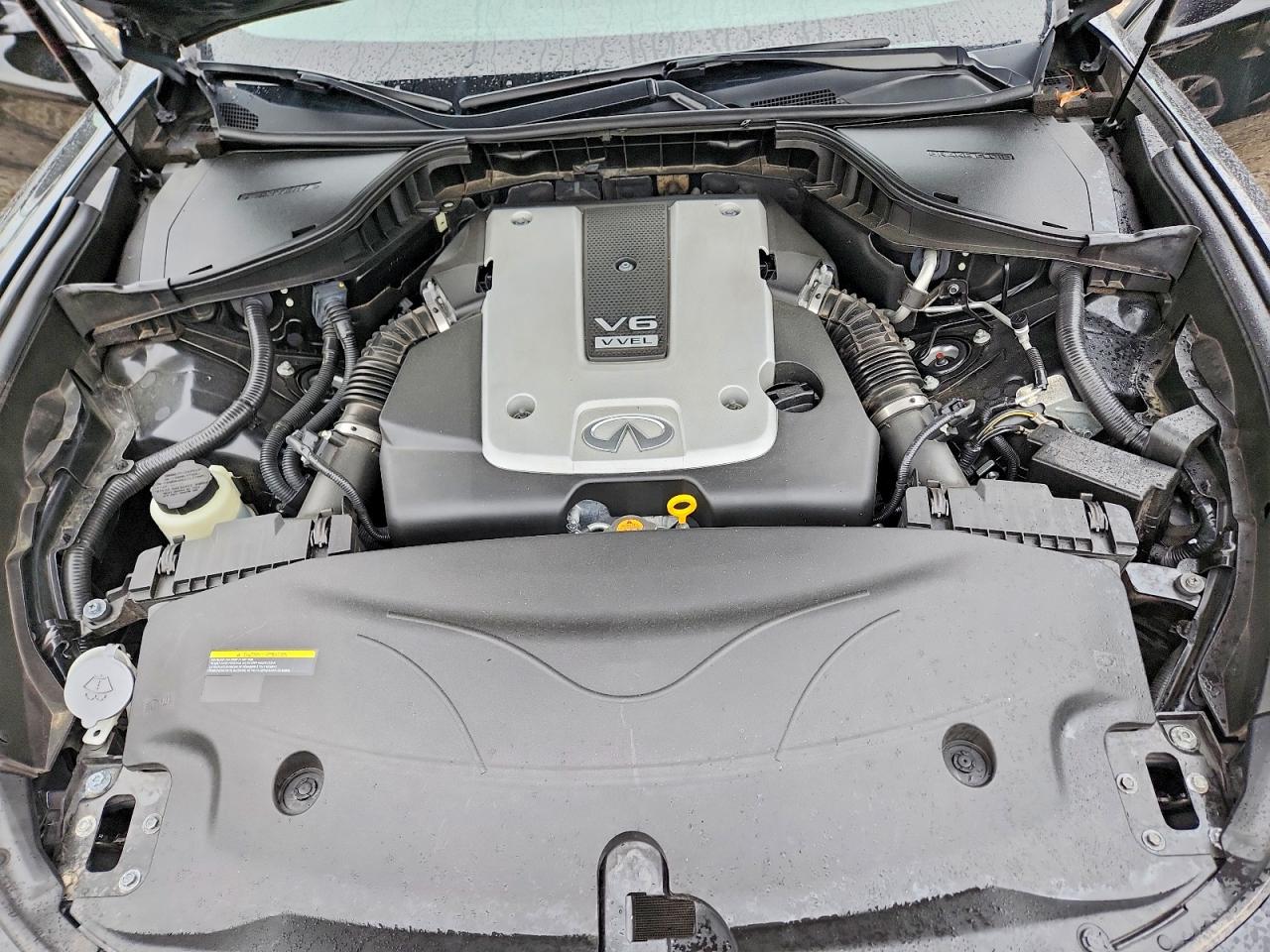 INFINITI Q70 3.7