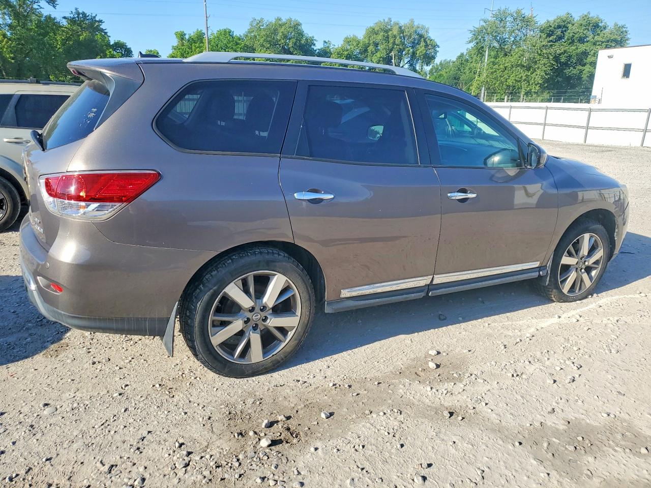 Nissan Pathfinder S