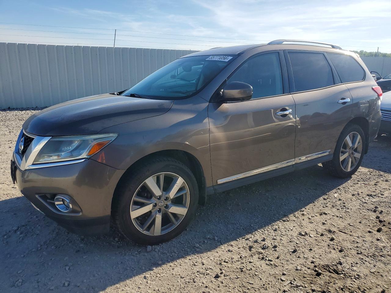 Salvage Nissan Pathfinder Image