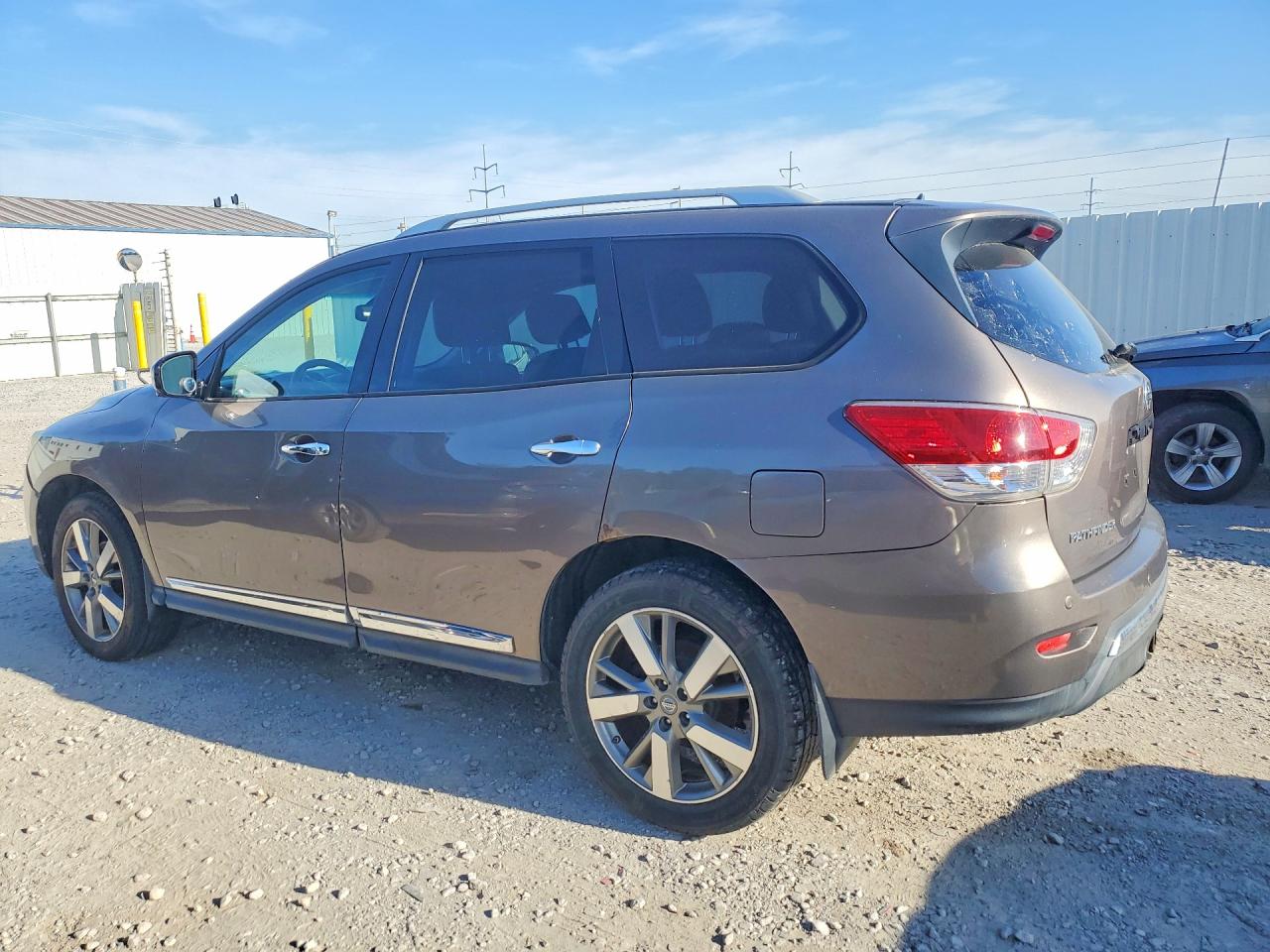 Nissan Pathfinder S