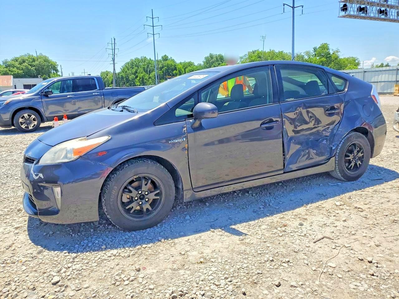 Salvage Toyota Prius Image