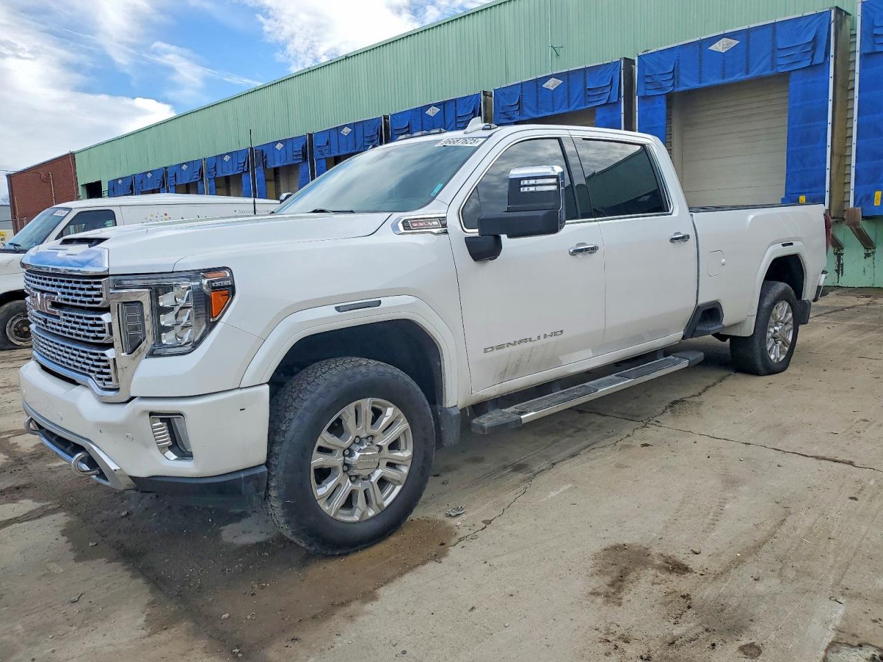 Salvage GMC Sierra Image
