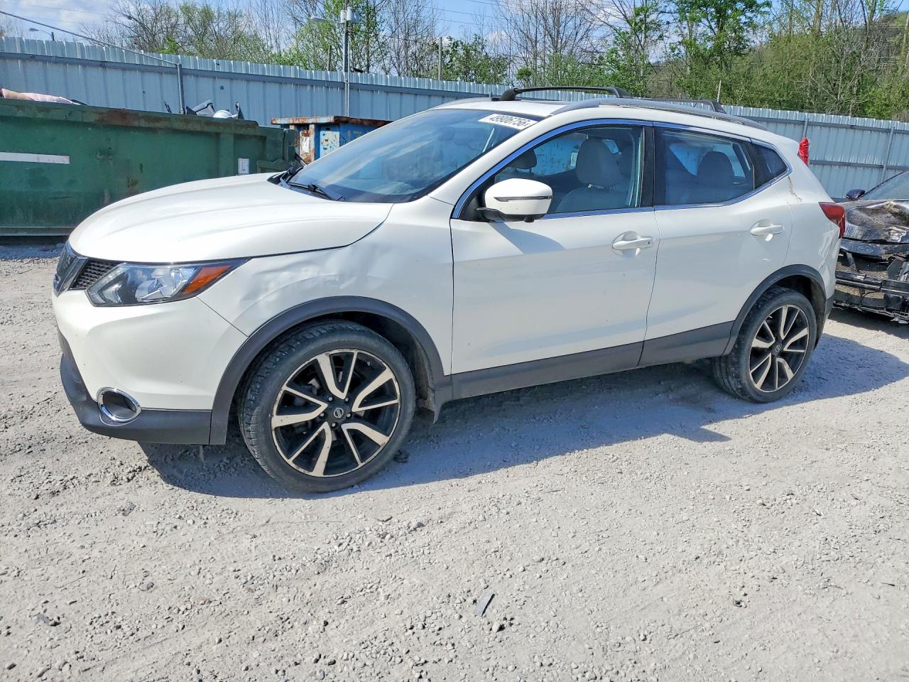 Salvage Nissan Rogue Image