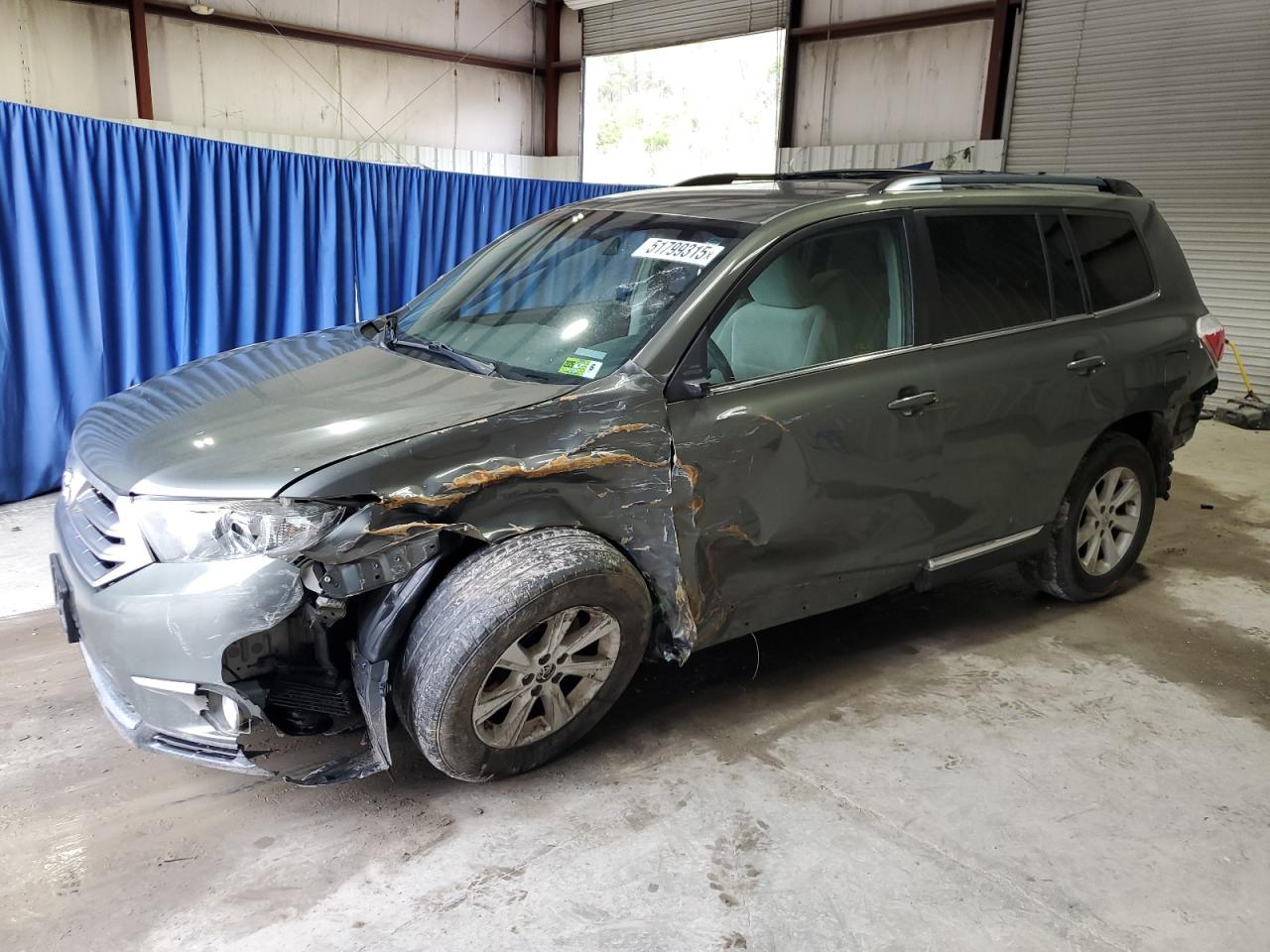 Salvage Toyota Highlander Image