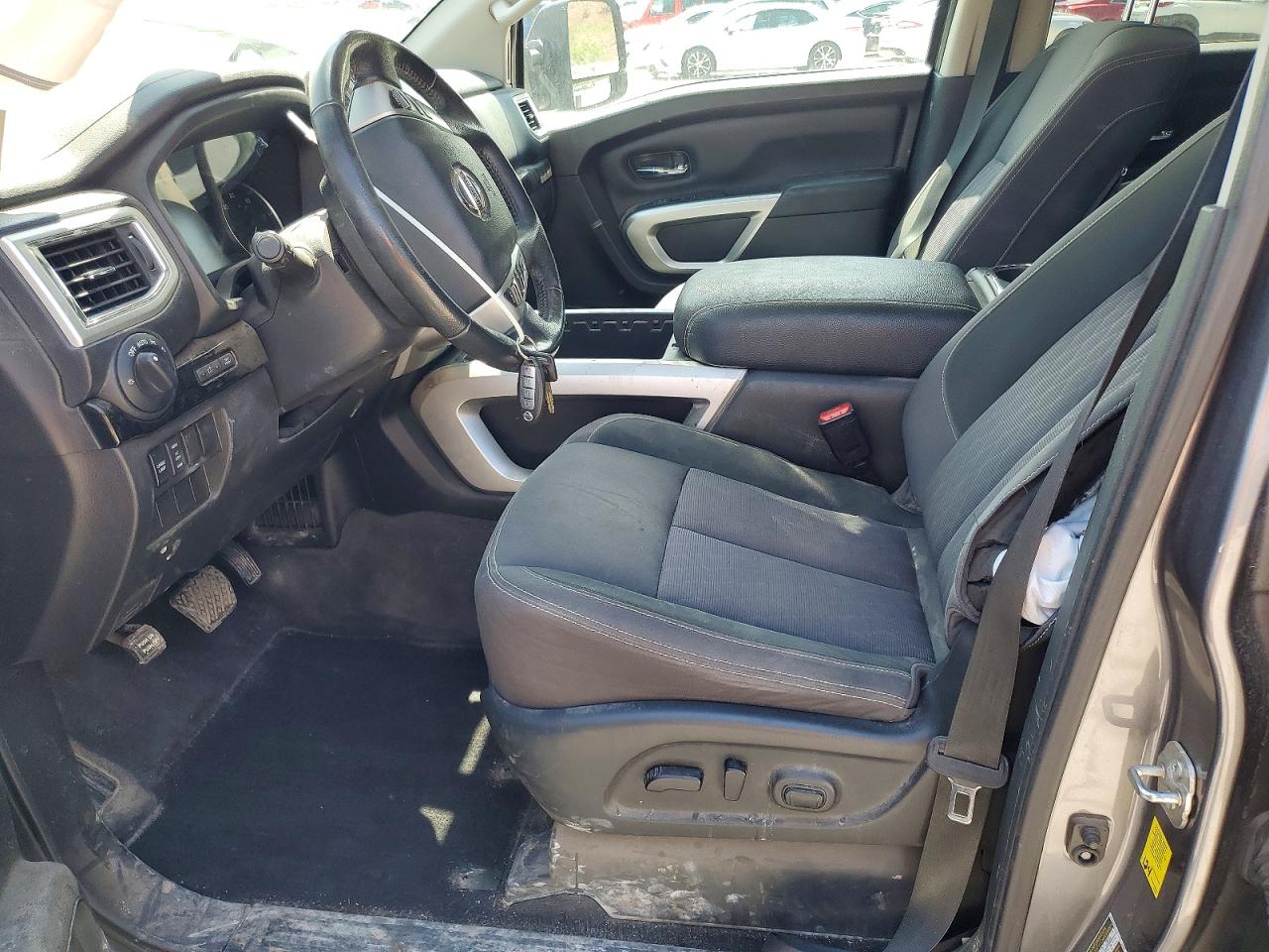 Nissan Titan Sv