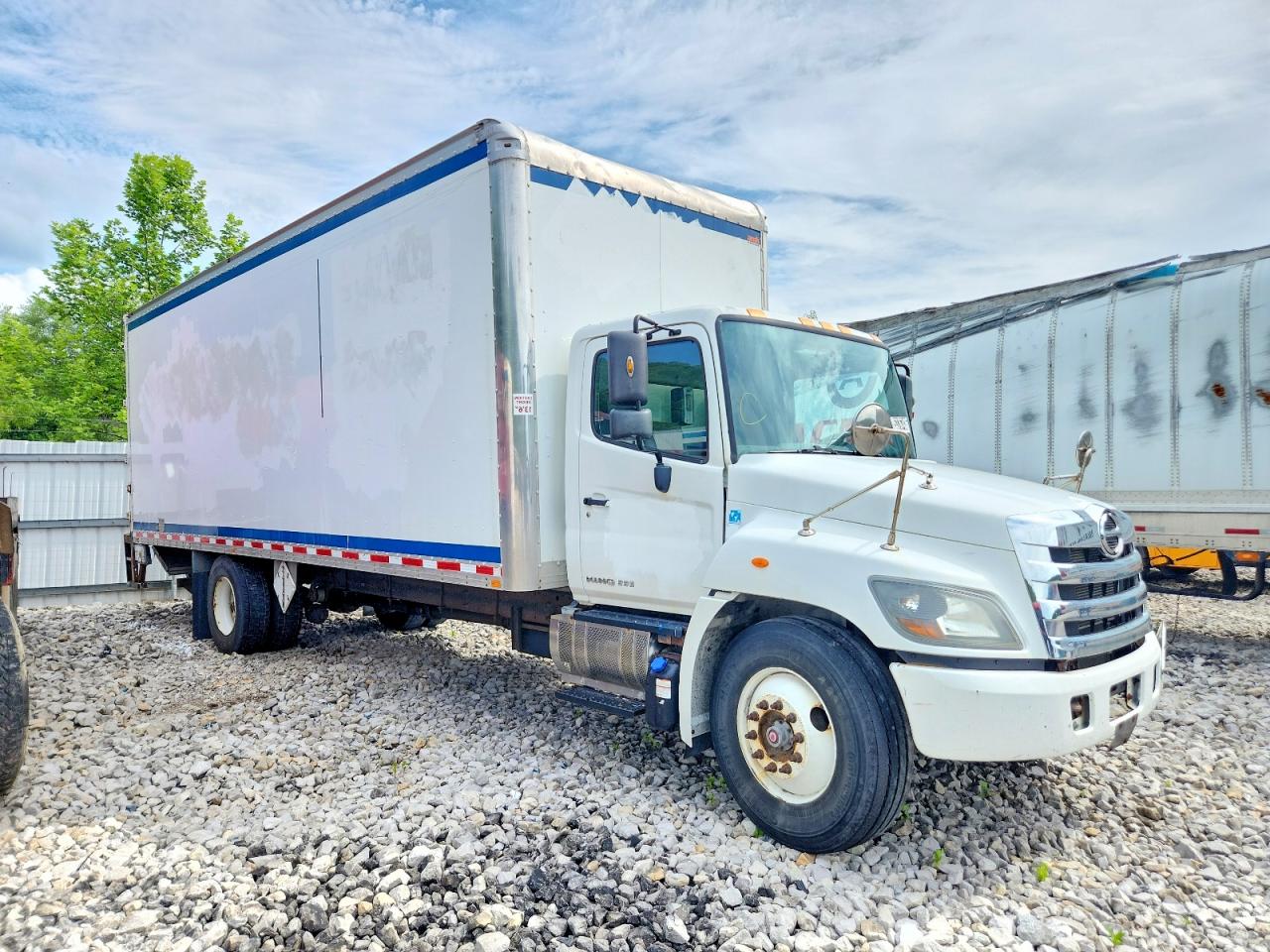 Salvage Hino Hino 338 Image