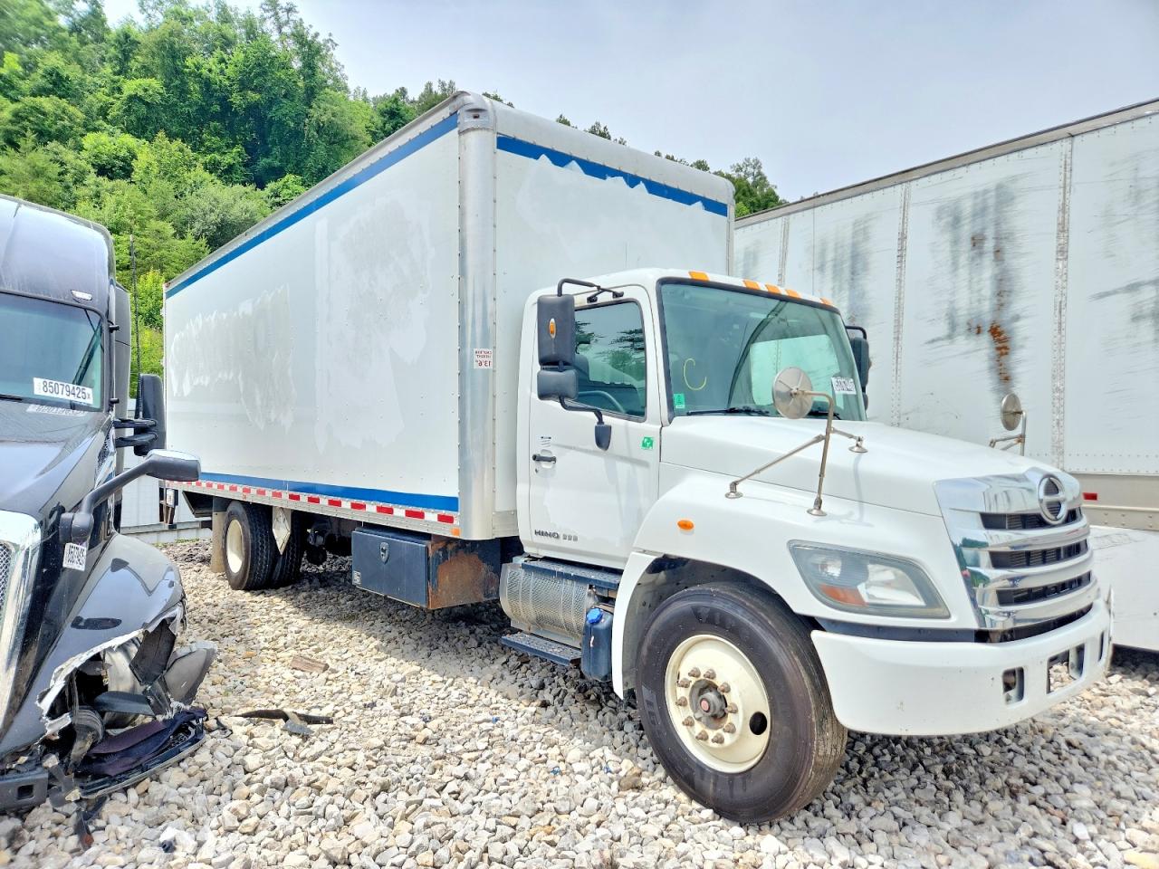 Salvage Hino Hino 338 Image