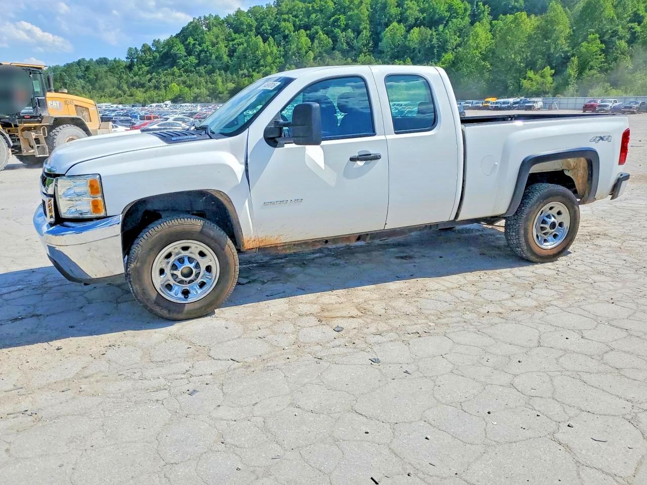 Salvage Chevrolet Silverado Image