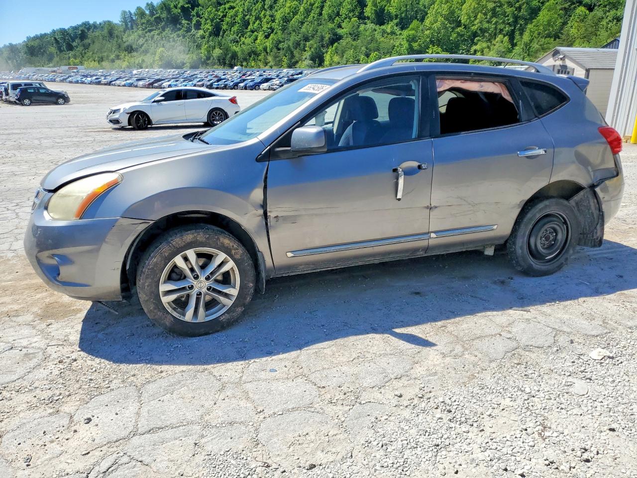 Salvage Nissan Rogue Image